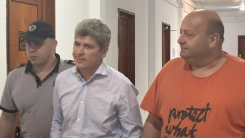 Съдът пусна шефа на ВиК - Бургас под гаранция, другият задържан излиза с електронна гривна