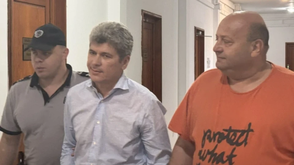 Съдът пусна шефа на ВиК - Бургас под гаранция, другият задържан излиза с електронна гривна