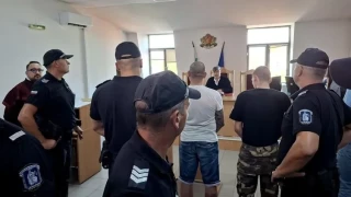 Експерти за “Кръв и чест”: Радикалните групи запълват емоционалната празнота у младите